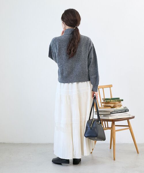 le.coeur blanc(ルクールブラン)の「デシン変形プリーツスカート(スカート・レディース・チャコールグレー/ブラック系その他/アイボリー・38)」の14枚目の写真