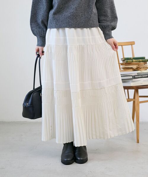 le.coeur blanc(ルクールブラン)の「デシン変形プリーツスカート(スカート・レディース・チャコールグレー/ブラック系その他/アイボリー・38)」の17枚目の写真
