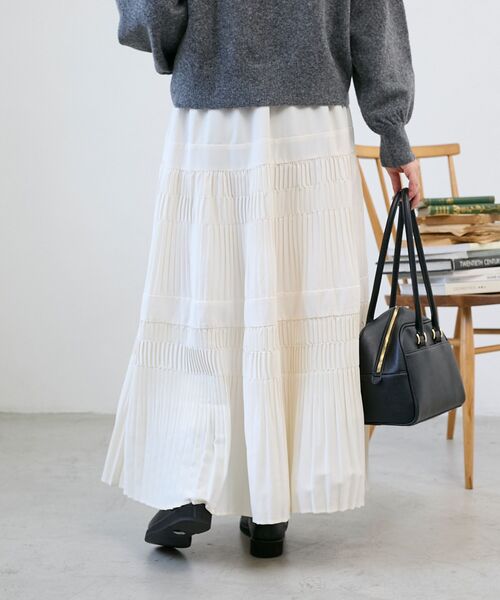 le.coeur blanc(ルクールブラン)の「デシン変形プリーツスカート(スカート・レディース・チャコールグレー/ブラック系その他/アイボリー・38)」の21枚目の写真