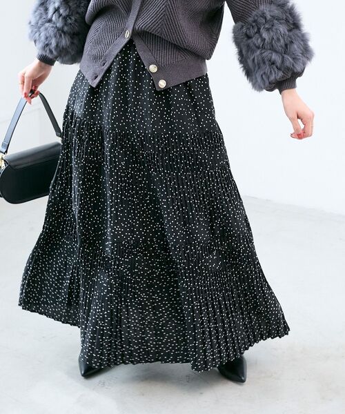 le.coeur blanc(ルクールブラン)の「デシン変形プリーツスカート(スカート・レディース・チャコールグレー/ブラック系その他/アイボリー・38)」の5枚目の写真