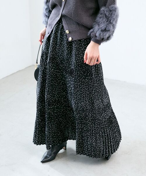 le.coeur blanc(ルクールブラン)の「デシン変形プリーツスカート(スカート・レディース・チャコールグレー/ブラック系その他/アイボリー・38)」の6枚目の写真