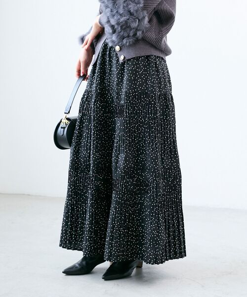 le.coeur blanc(ルクールブラン)の「デシン変形プリーツスカート(スカート・レディース・チャコールグレー/ブラック系その他/アイボリー・38)」の8枚目の写真