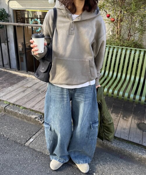 CIAOPANIC TYPY（チャオパニックティピー）の「【UNISEX】バルーンカーブカーゴデニムパンツ（デニムパンツ・レディース・ブラック/ブルー/ホワイト/ベージュ・MEDIUM/LARGE）」の13枚目の写真