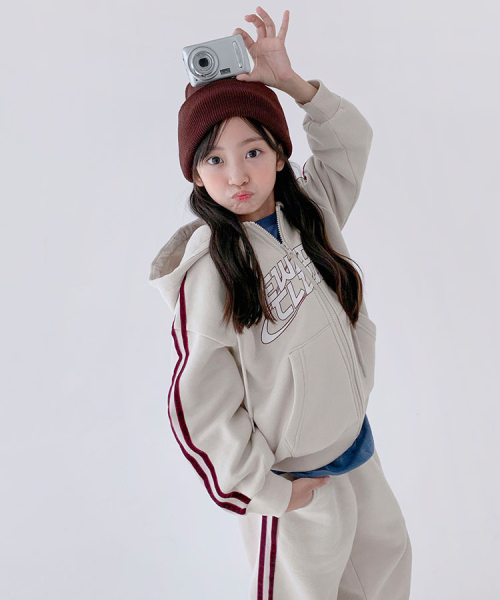 BERRYCLOSET（ベリークローゼット）の「[起毛] ベロアライニングフードジップアップ（ブルゾン・レディース・ブラック/クリーム・11号/13号/17号/7号/15号/09号）」の5枚目の写真