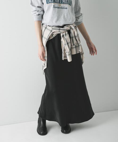 URBAN RESEARCH（アーバンリサーチ）の「サテンバイアススカート（スカート・レディース・ブラック/ブラウン・FREE）」の2枚目の写真