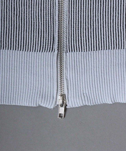 SITRY(シトリー)の「Trival Logo Knit Blouzon/トライバルロゴ オーバーサイズ ドローコード ニット ブルゾン ドライバーズニット(カーディガン/ボレロ・メンズ・ホワイト/ブラック・L/M)」の6枚目の写真