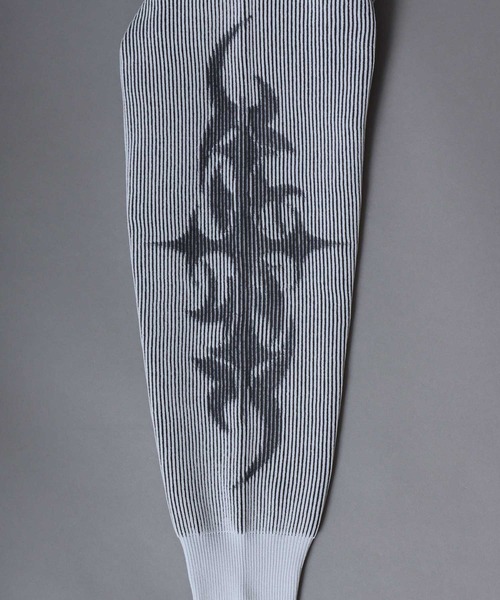 SITRY(シトリー)の「Trival Logo Knit Blouzon/トライバルロゴ オーバーサイズ ドローコード ニット ブルゾン ドライバーズニット(カーディガン/ボレロ・メンズ・ホワイト/ブラック・L/M)」の11枚目の写真