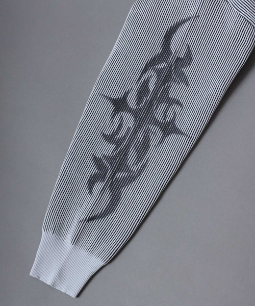 SITRY(シトリー)の「Trival Logo Knit Blouzon/トライバルロゴ オーバーサイズ ドローコード ニット ブルゾン ドライバーズニット(カーディガン/ボレロ・メンズ・ホワイト/ブラック・L/M)」の12枚目の写真