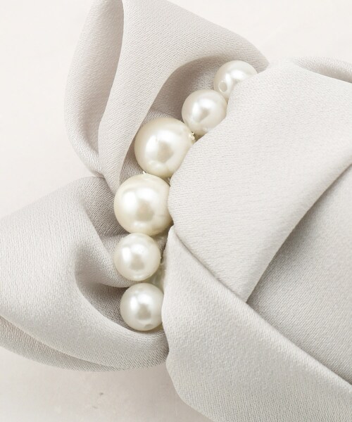 couture brooch(クチュールブローチ)の「ローズパール調コサージュ(ブローチ/コサージュ・レディース・ネイビー/ナチュラル/アイボリー・00)」の6枚目の写真