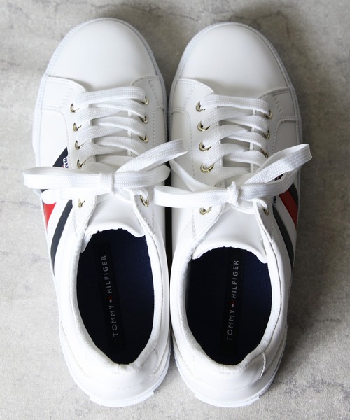 TOMMY HILFIGER(トミーヒルフィガー)の「TOMMY HILFIGER トリコロールスニーカー(スニーカー・メンズ・ホワイト・23.0cm/23.5cm/24.0cm/24.5cm/25.0cm/22.5cm)」の2枚目の写真
