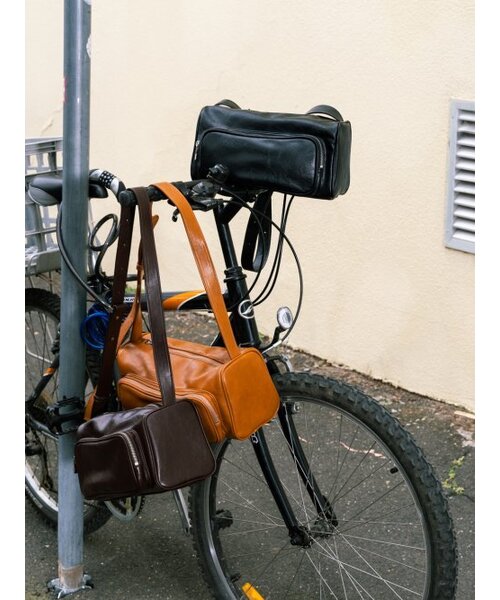 SEMICODE（セミコード）の「poster pocket bag - vintage camel（ショルダーバッグ・レディース・その他・FREE）」の2枚目の写真