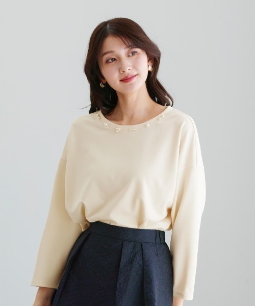 White Collection（ホワイトコレクション）の「【 ディテール映え 】 ドライタッチフライス・ランダムパールライクドルマンブラウス（シャツ/ブラウス・レディース・ネイビー/ブラック/アイボリー・M/S）」の2枚目の写真