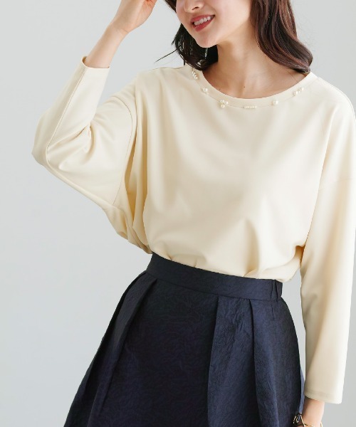 White Collection（ホワイトコレクション）の「【 ディテール映え 】 ドライタッチフライス・ランダムパールライクドルマンブラウス（シャツ/ブラウス・レディース・ネイビー/ブラック/アイボリー・M/S）」の4枚目の写真