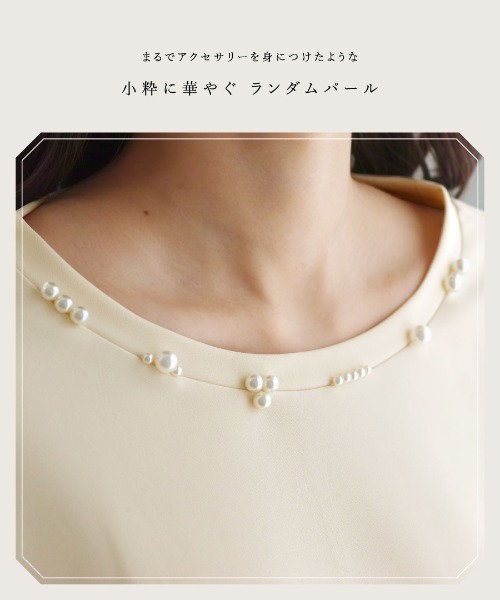 White Collection（ホワイトコレクション）の「【 ディテール映え 】 ドライタッチフライス・ランダムパールライクドルマンブラウス（シャツ/ブラウス・レディース・ネイビー/ブラック/アイボリー・M/S）」の14枚目の写真