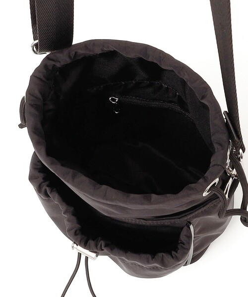 SHIPS Colors（シップス カラーズ）の「【WEB限定】SHIPS Colors:ナイロン ギャザー ミニ ショルダーバッグ◇（ショルダーバッグ・レディース・ブラック・ONE SIZE）」の3枚目の写真