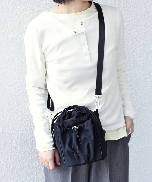 SHIPS Colors（シップス カラーズ）の「【WEB限定】SHIPS Colors:ナイロン ギャザー ミニ ショルダーバッグ◇（ショルダーバッグ・レディース・ブラック・ONE SIZE）」の14枚目の写真