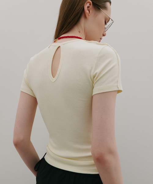 320SHOWROOM(320ショールーム)の「Back cut-out Diagonal stitch Short Sleeve T Yellow(Tシャツ/カットソー・レディース・その他・ONE SIZE)」の3枚目の写真