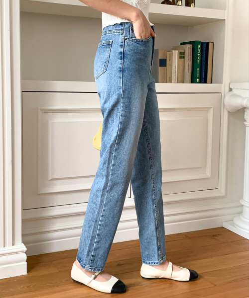 BBAEBBAE(ペッペ)の「ライトブルーウォッシングストレートデニムパンツ(デニムパンツ・レディース・その他・S/M/L)」の4枚目の写真