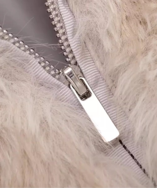 LA POMME petit(ラポミ・プチ)の「Cozy Faux Fur Zip Jacket(ムートンコート・レディース・アイボリー・LARGE/MEDIUM/SMALL/X-SMALL)」の2枚目の写真