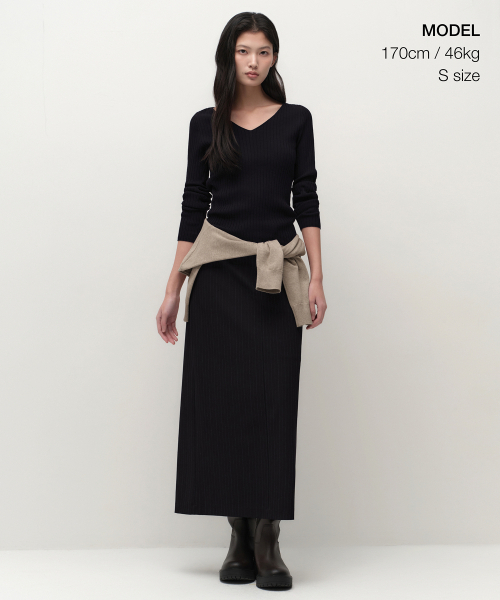 MUSINSA STANDARD WOMAN（ムシンサスタンダードウーマン）の「ウィメンズワイドリブスリムVネックニット[ブラック]（ニット/セーター・レディース・その他・SMALL/MEDIUM/LARGE/X-SMALL）」の2枚目の写真