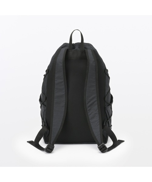 無印良品（ムジルシリョウヒン）の「撥水　リップストップ　リュックサック（バックパック/リュック・レディース・ブラック/ブラウン系・FREE）」の4枚目の写真