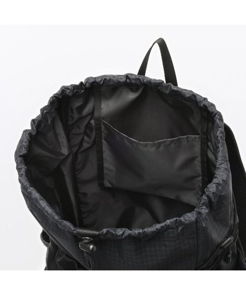 無印良品（ムジルシリョウヒン）の「撥水　リップストップ　リュックサック（バックパック/リュック・レディース・ブラック/ブラウン系・FREE）」の5枚目の写真