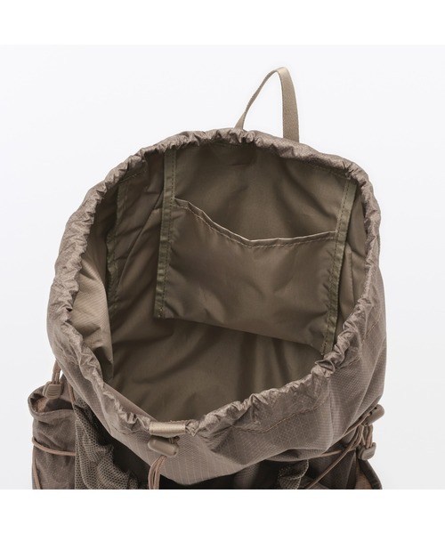 無印良品（ムジルシリョウヒン）の「撥水　リップストップ　リュックサック（バックパック/リュック・レディース・ブラック/ブラウン系・FREE）」の11枚目の写真