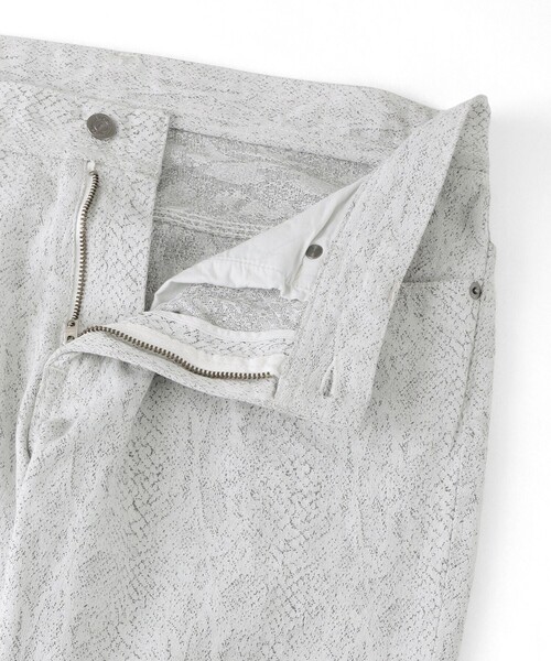 EPOCA UOMO(エポカウォモ)の「パイソンジャカードデニムパンツ(デニムパンツ・メンズ・ホワイト/チャコールグレー・46/48)」の11枚目の写真