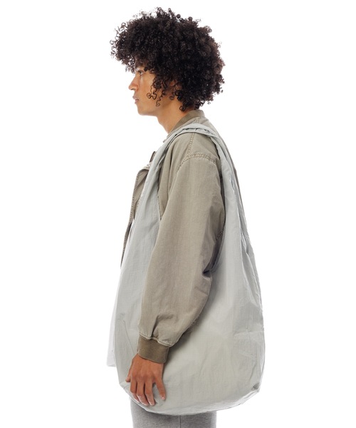 Sandinista(サンディニスタ)の「Nylon Rip-Stop Packable Bag / 収納可能ナイロンバッグ(エコバッグ/サブバッグ・メンズ・チャコール/イエロー/ブラウン/グレー・FREE)」の2枚目の写真