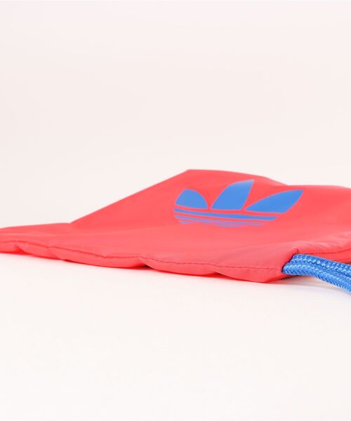 adidas(アディダス)の「ADIDAS ウェア アディダス U ADICOLOR GYMSACK バッグ KD7822 SEMILUCIDRED(ボディバッグ/ウエストポーチ・メンズ・レッド・FREE)」の3枚目の写真