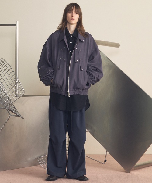 MAISON SPECIAL(メゾンスペシャル)の「《UNISEX》Yoke Rivets Prime-Over Blouson/ヨークリベットプライムオーバーブルゾン【MAISON SPECIAL/メゾンスペシャル】(ブルゾン・メンズ・ブラック/チャコールグレー・2/1/0)」の4枚目の写真