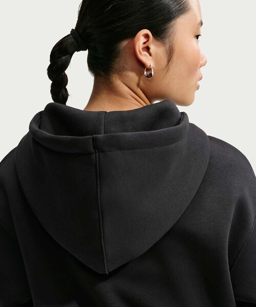 NIKE(ナイキ)の「ナイキ スポーツウェア フェニックス フリース ウィメンズ ルーズ フルジップ クロップド パーカー / Nike Sportswear Phoenix Fleece Women's Loose Full-Zip Cropped Hoodie HV2427-010 Black(パーカー・レディース・ブラック・XL/L/M/S/XS)」の2枚目の写真