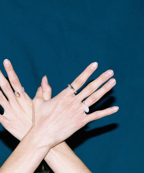 SMELLY（スメリー）の「SMELLY so’　open line ring（リング・レディース・シルバー・-）」の4枚目の写真