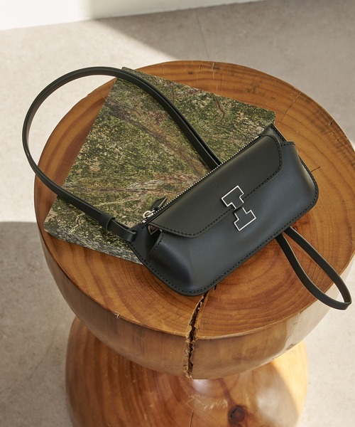 IACUCCI（イアクッチ）の「【予約】アバ アイウェアケース RUGA（その他小物・レディース・キャメル/ブラック・FREE）」の5枚目の写真