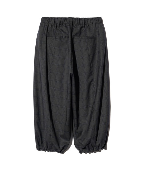 glamb（グラム）の「Balloon Cropped Slacks / バルーンクロップドスラックス（スラックス・メンズ・ブラック/グレー・S/M/L）」の3枚目の写真
