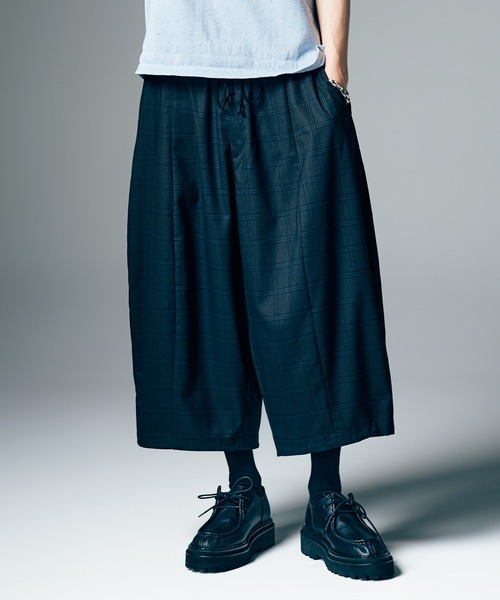 glamb（グラム）の「Balloon Cropped Slacks / バルーンクロップドスラックス（スラックス・メンズ・ブラック/グレー・S/M/L）」の8枚目の写真