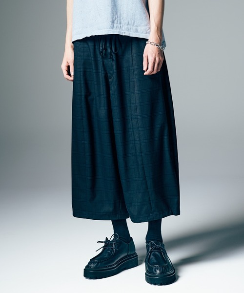 glamb（グラム）の「Balloon Cropped Slacks / バルーンクロップドスラックス（スラックス・メンズ・ブラック/グレー・S/M/L）」の9枚目の写真