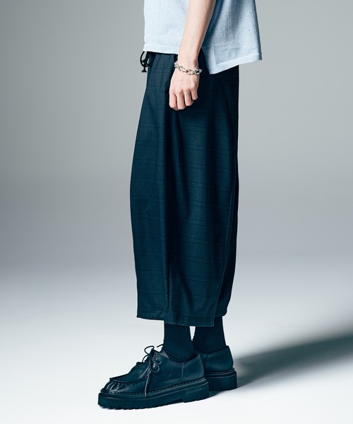 glamb（グラム）の「Balloon Cropped Slacks / バルーンクロップドスラックス（スラックス・メンズ・ブラック/グレー・S/M/L）」の10枚目の写真