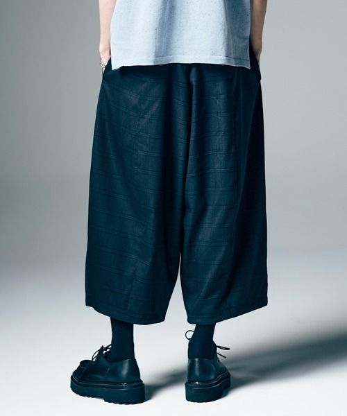 glamb（グラム）の「Balloon Cropped Slacks / バルーンクロップドスラックス（スラックス・メンズ・ブラック/グレー・S/M/L）」の11枚目の写真
