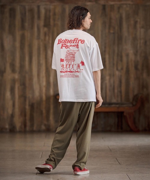 CAMBIO（カンビオ）の「mt10271- ビッグシルエットプリントT（Bonefire Feast） Tシャツ(CASD-177)（Tシャツ/カットソー・メンズ・ホワイト×ブルー/ホワイト×グリーン/ホワイト×レッド・XL/L/M/S）」の8枚目の写真