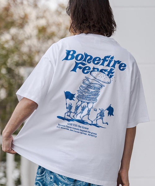 CAMBIO（カンビオ）の「mt10271- ビッグシルエットプリントT（Bonefire Feast） Tシャツ(CASD-177)（Tシャツ/カットソー・メンズ・ホワイト×ブルー/ホワイト×グリーン/ホワイト×レッド・XL/L/M/S）」の12枚目の写真