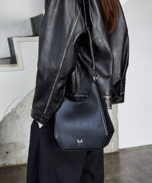 HARE(ハレ)の「HパーツコンパクトショルダーBAG(HARE)(ショルダーバッグ・メンズ・ブラック・FREE)」の5枚目の写真