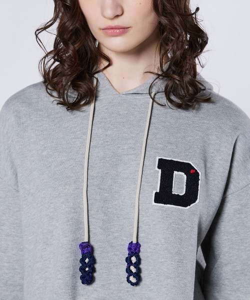 DOUBLE STANDARD CLOTHING（ダブルスタンダードクロージング）の「Dロゴワッペン 裏毛フーディー（パーカー・レディース・トップグレー/ブラック・FREE）」の6枚目の写真