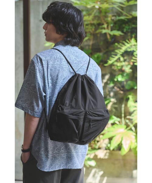 green label relaxing(グリーンレーベルリラクシング)の「【別注】<fellowww>GLR 2WAY ナップサック ショルダーバッグ(ショルダーバッグ・メンズ・ブラック/ナチュラル・FREE)」の2枚目の写真