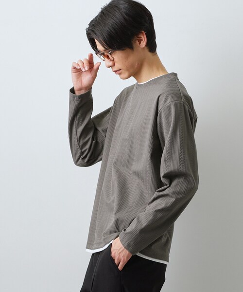 THE SHOP TK (ザ ショップ ティーケー )の「【程よく品のある着こなし】ジャカード フェイクレイヤード長袖Tシャツ 洗濯機OK(Tシャツ/カットソー・メンズ・オフホワイト/ブラウン系その他/ライトグレー/ネイビー・02/04/03)」の3枚目の写真