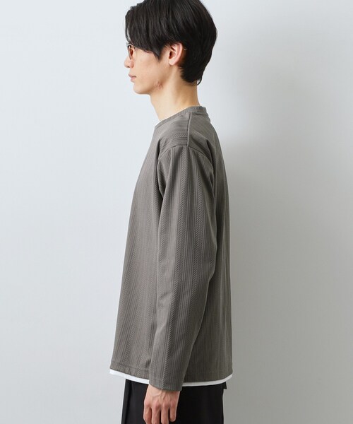 THE SHOP TK (ザ ショップ ティーケー )の「【程よく品のある着こなし】ジャカード フェイクレイヤード長袖Tシャツ 洗濯機OK(Tシャツ/カットソー・メンズ・オフホワイト/ブラウン系その他/ライトグレー/ネイビー・02/04/03)」の9枚目の写真