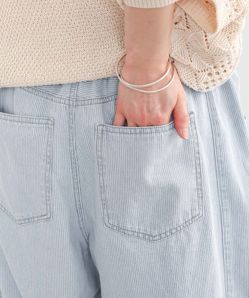 n'OrLABEL(ノアールレーベル)の「『ヒッコリーコクーンパンツ』(デニムパンツ・レディース・ライトブルー/ネイビー・FREE)」の20枚目の写真