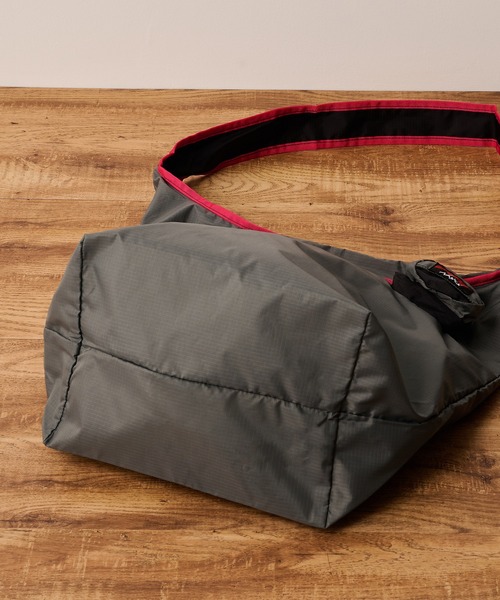 NANGA(ナンガ)の「【NANGA】POCKETABLE SHOULDER BAG(ショルダーバッグ・メンズ・パープル/イエロー/グレー・FREE)」の6枚目の写真