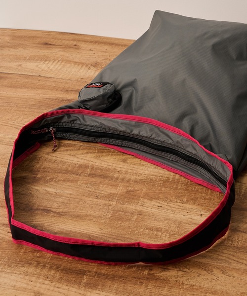 NANGA(ナンガ)の「【NANGA】POCKETABLE SHOULDER BAG(ショルダーバッグ・メンズ・パープル/イエロー/グレー・FREE)」の8枚目の写真