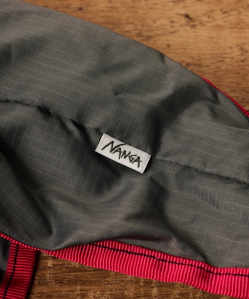 NANGA(ナンガ)の「【NANGA】POCKETABLE SHOULDER BAG(ショルダーバッグ・メンズ・パープル/イエロー/グレー・FREE)」の12枚目の写真